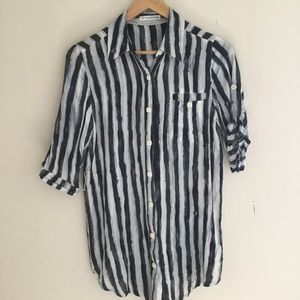 Xtaren Navy Blue and White Striped Blouse is New w/o Tags! Size Medium
